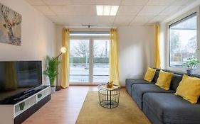 Beautiful 2 Bedroom Apartment Incl Parking