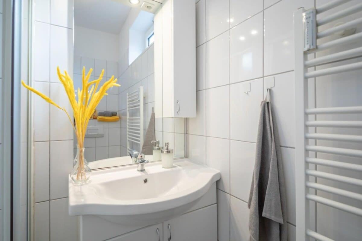 Beautiful 2 Bedroom Apartment Incl Parking Hamburg Exterior foto