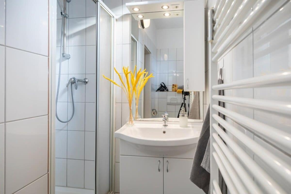 Beautiful 2 Bedroom Apartment Incl Parking Hamburg Exterior foto